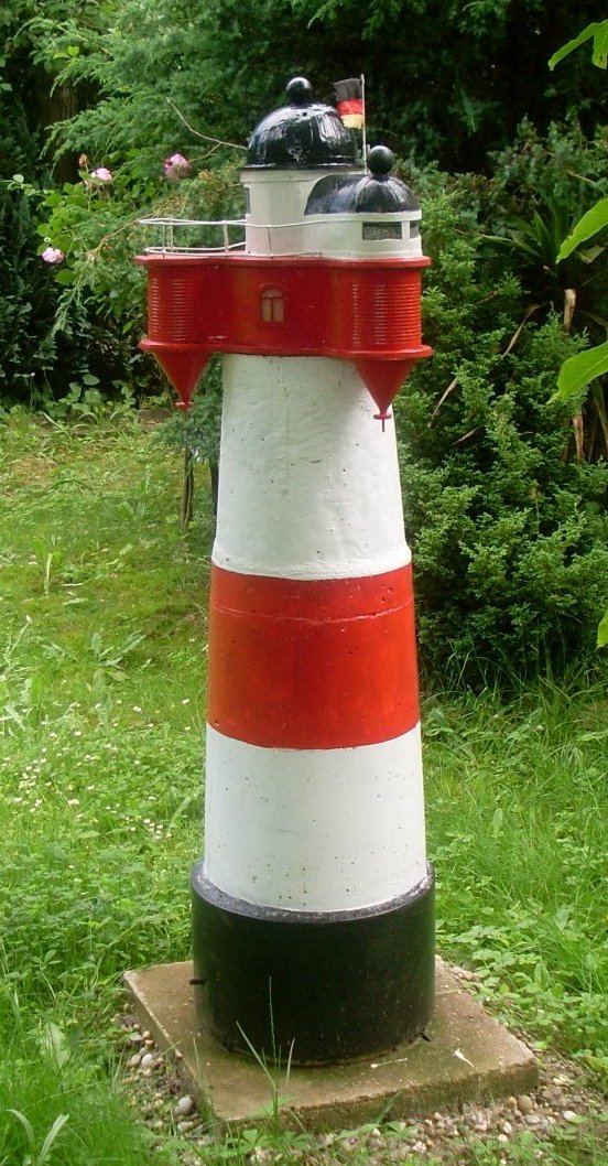 Leuchtturm Roter Sand im Garten
